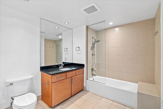 Foto del edificio - Experience Luxury Living in the Heart of C...