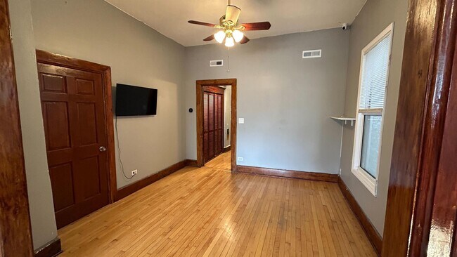 Foto del edificio - 2424 W Moffat St