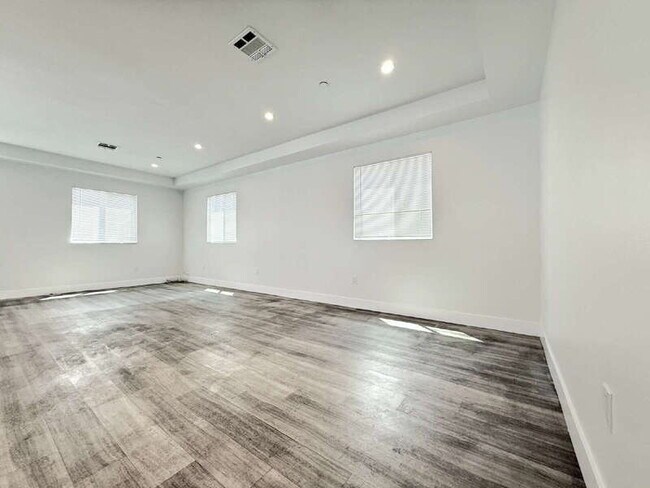 Foto del edificio - 829 E 74th St