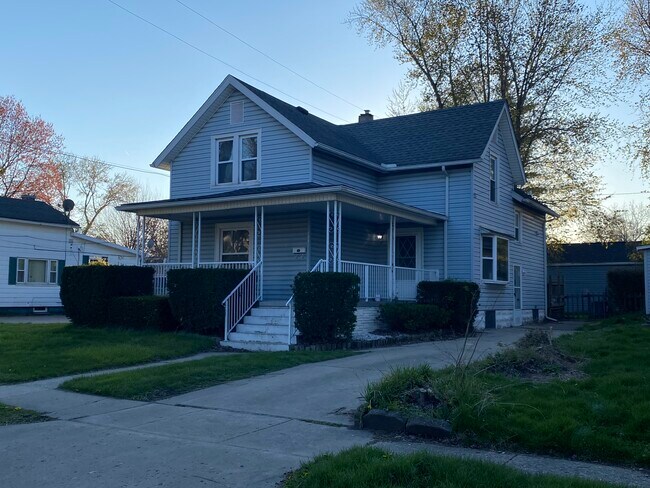 Building Photo - 708 Hubble St