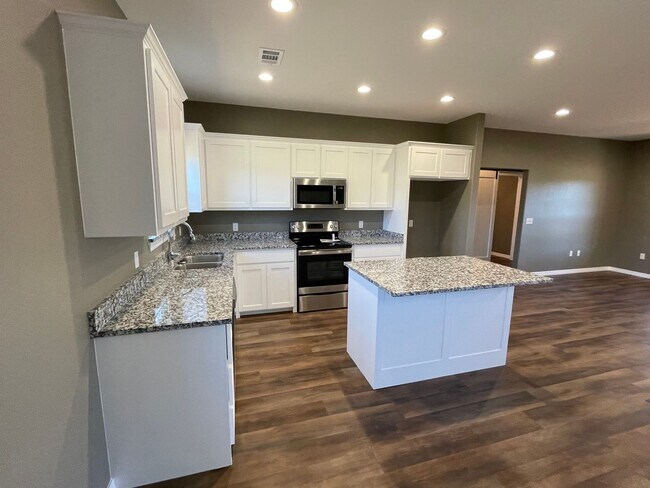 Foto del edificio - Comfortable 3/2 in Desired Neighborhood