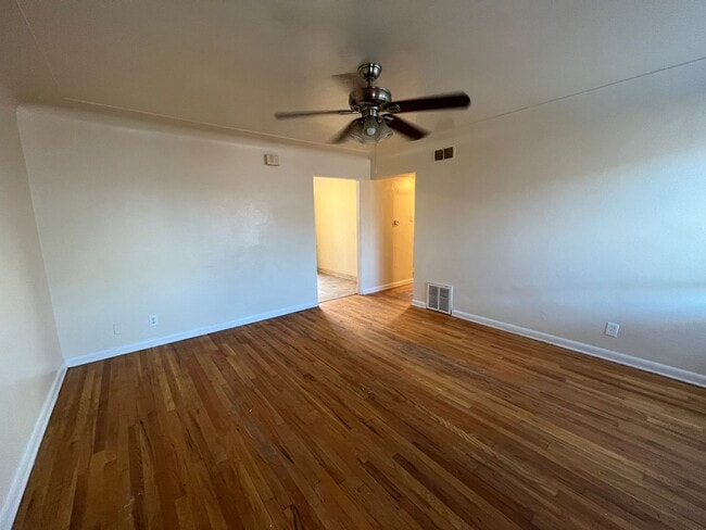 Foto del edificio - 2 Bedroom/ 1 Bathroom Upper Unit in Delmar...