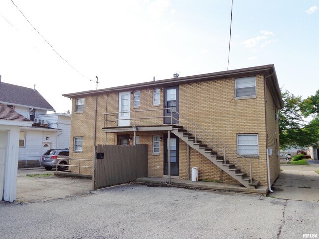 Building Photo - 715 W Ridge Rd