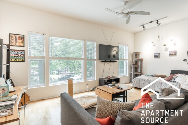 Foto del edificio - 1409 N Wicker Park Ave