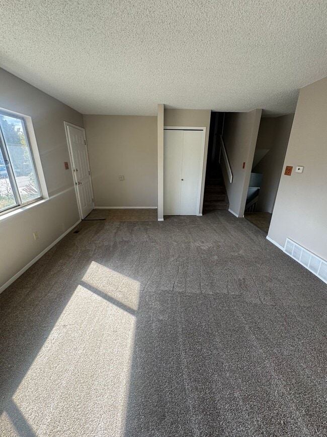 Photo - Lovely 3 bedroom 2 bath in North Colorado ... House