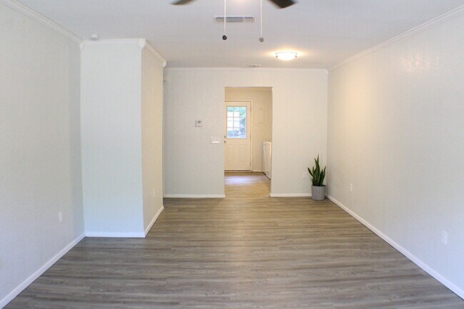 Building Photo - Unit 1 is a 2 Bedroom, 1 Bath in the Quite Country of Johnson County