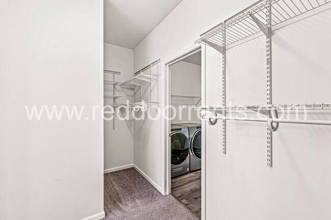 Building Photo - Stylish Ranch Living Near Winding Ridge Go...