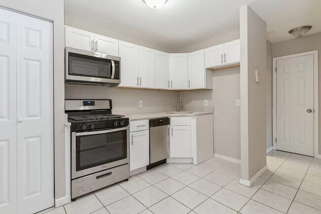 Cocina - 1353 E 91st St