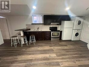 Building Photo - 118 Solway Ave