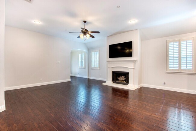 Foto del edificio - 8609 Dewland Dr