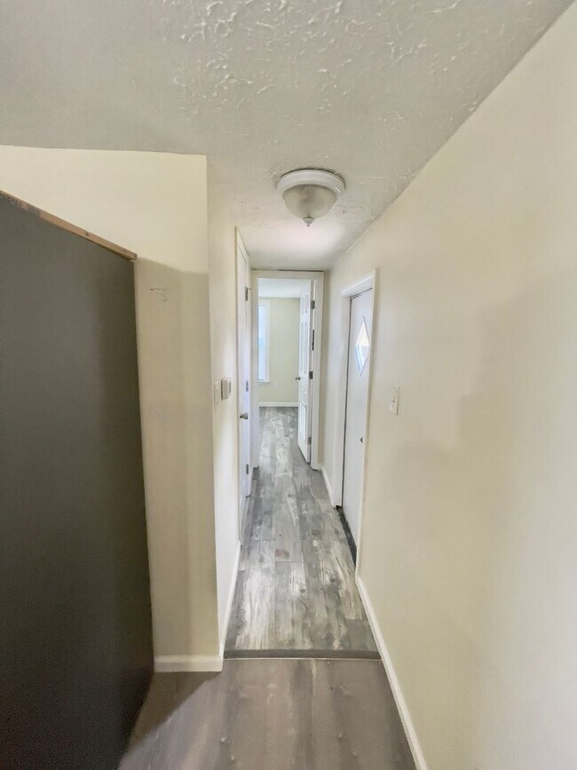 Building Photo - PET FRIENDLY - DOGS AND CATS OK.