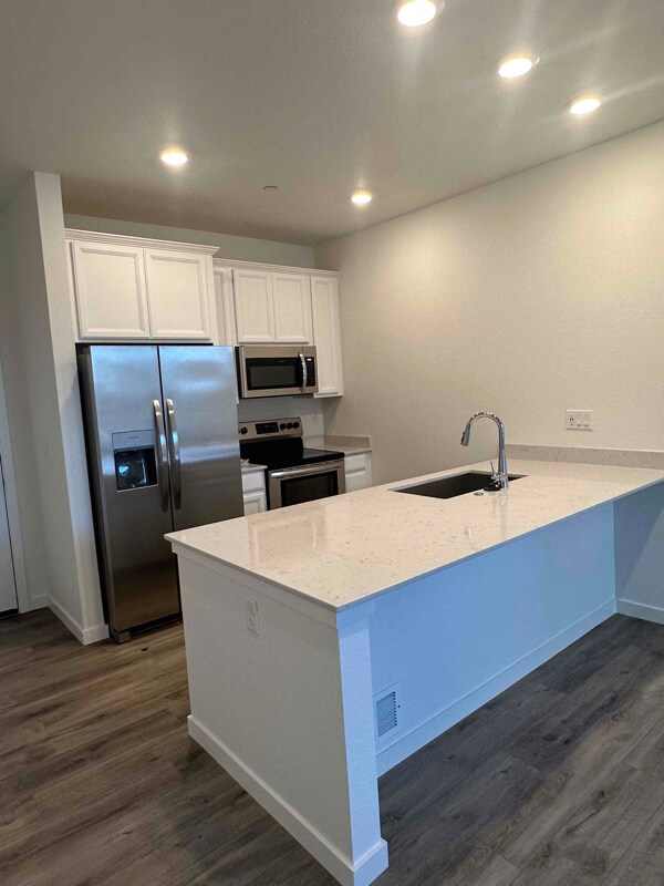 Foto del edificio - 5396 Euclid Dr