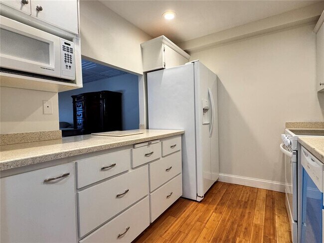 Foto del edificio - 3255 Ramblewood Pl