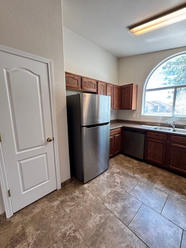 Building Photo - 1326 Magoffin Pl