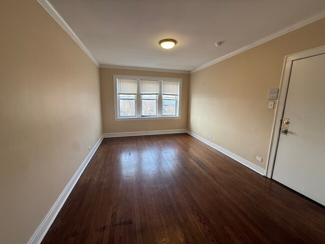 Building Photo - 4454 W Diversey Ave
