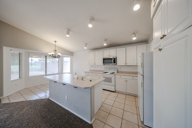 Foto del edificio - 14707 W Lupine Ln