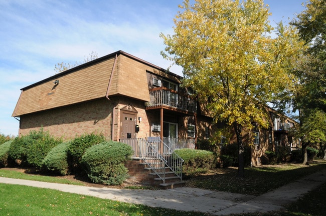 Building Photo - Florida Grove Manor