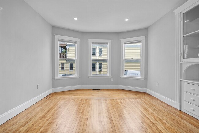 Building Photo - 29 Magnolia St