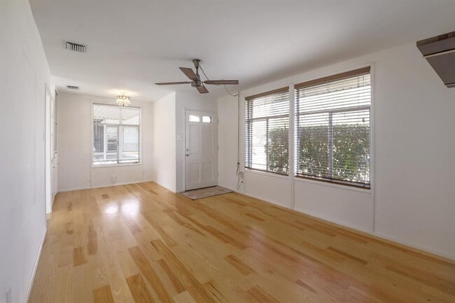 Building Photo - 1515 Corona Dr