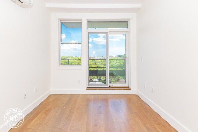 Foto del edificio - 581 Ocean Pkwy