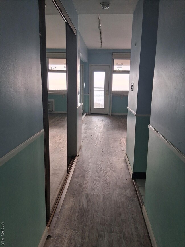 Foto del edificio - 250 Shore Rd