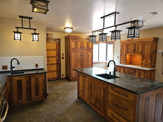 Building Photo - Stunning 5 Bed 3 Bath Naglee Park Home With Scenic Views