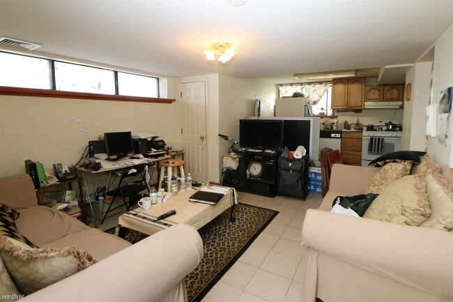 Foto del edificio - 90 Fernwood Ave