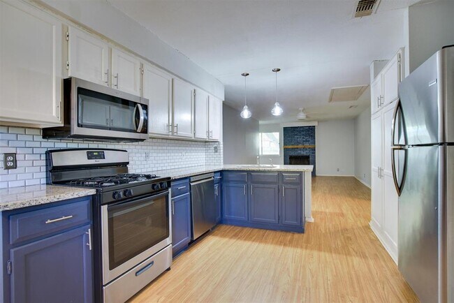 Building Photo - 2800 Burleson Rd