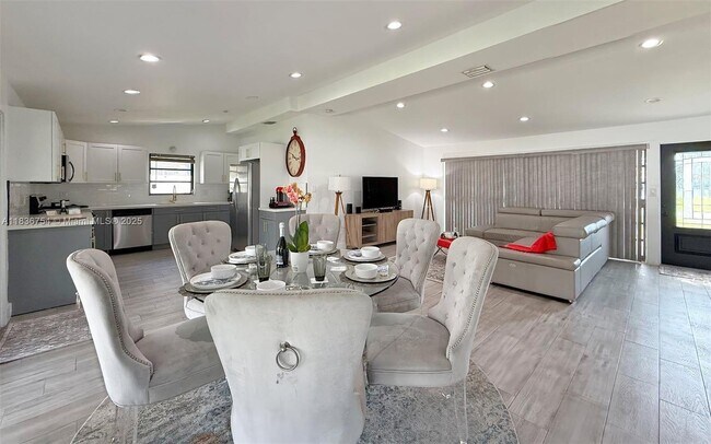 Building Photo - 2525 Tortugas Ln