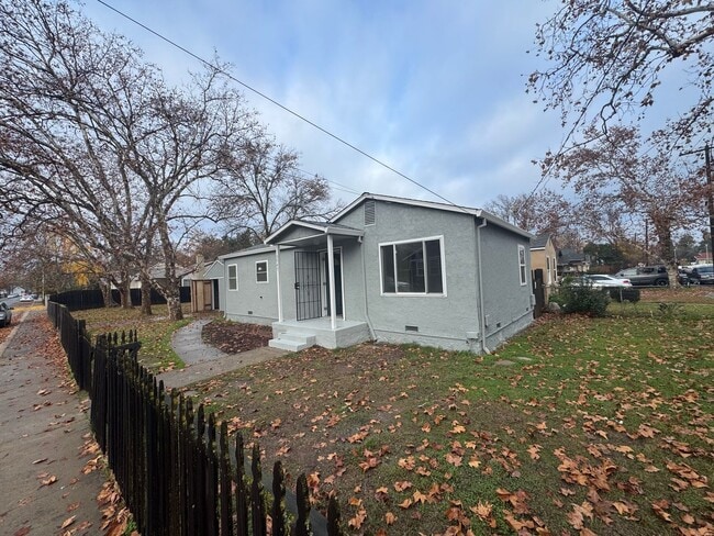 Photo - Single family home with large lot in Oak Park