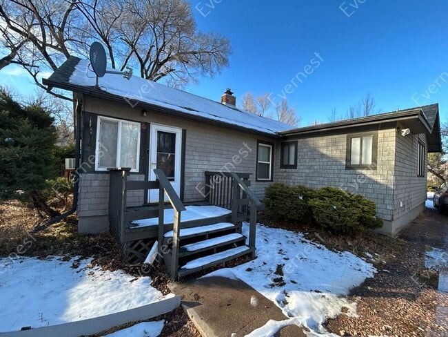 Building Photo - 110 W Cheyenne Rd