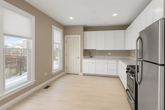 Building Photo - 907 Ackerman Ave