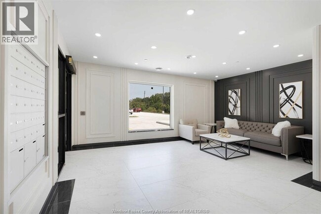 Photo du bâtiment - 705 Grand Marais Rd E