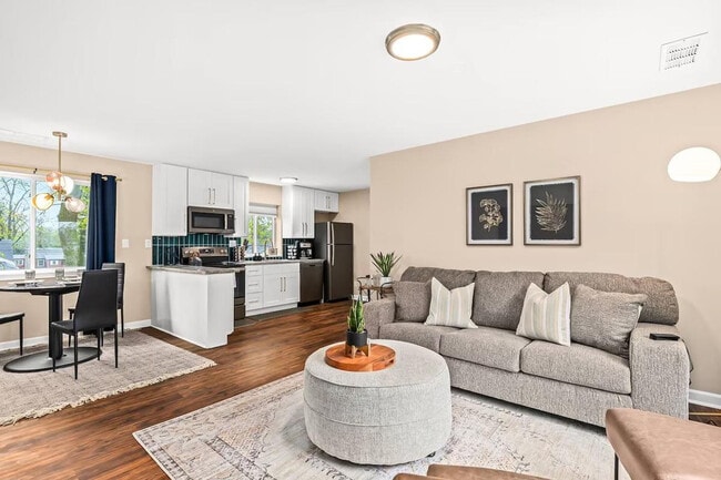 Foto del edificio - 18435 Sharon Ln