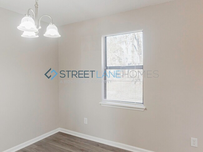 Foto del edificio - NOW OFFERING $250 OFF THE FIRST FULL MONTH...