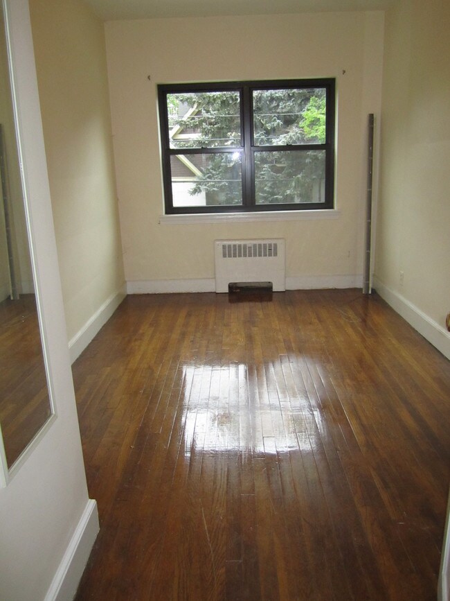 Building Photo - 108 Longwood Ave