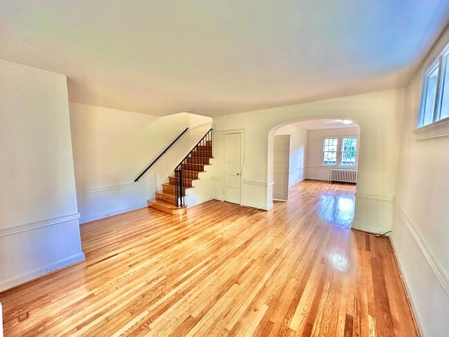 Building Photo - 4422 Greenwich Pkwy NW