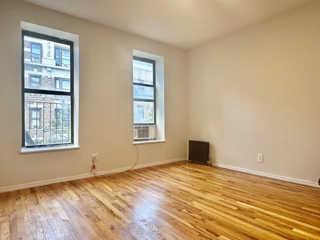 Building Photo - 209 W 108th St
