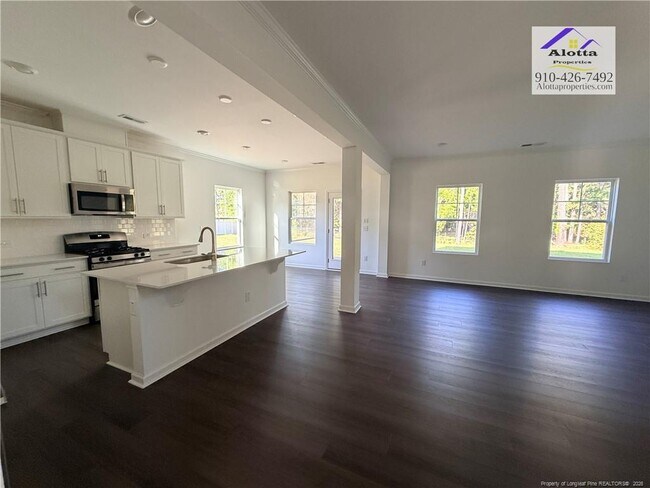 Foto del edificio - 156 Hanover Dr