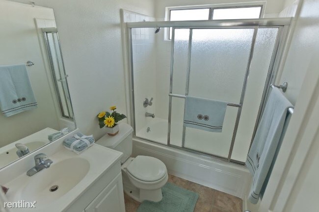 Foto del edificio - 2 br, 1 bath Apartment - 16236 Cornuta Ave