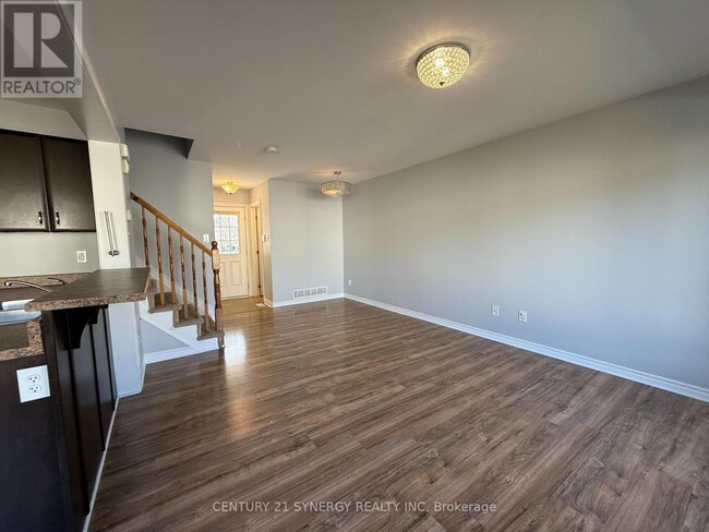 Building Photo - 921 Messor Cres