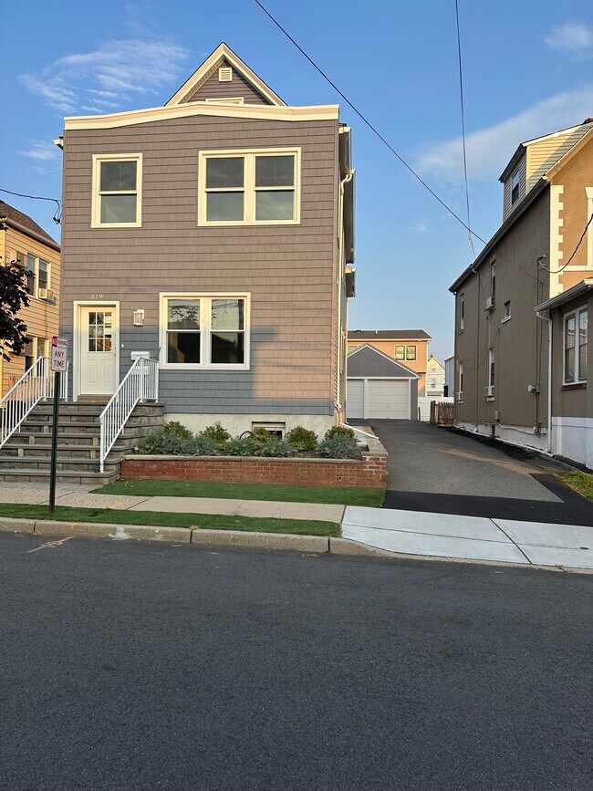 House - 319 Monroe St