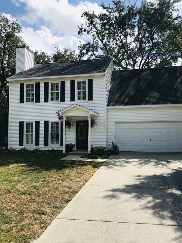 Primary Photo - 1358 Center Lake Dr