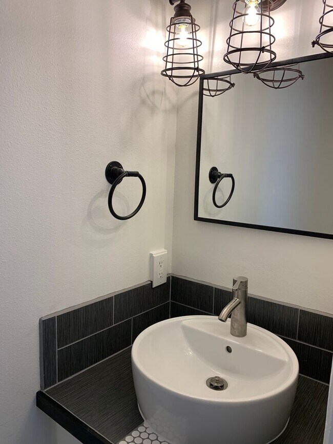 Foto del edificio - Updated 3 Bedroom Home Near Barkley Village