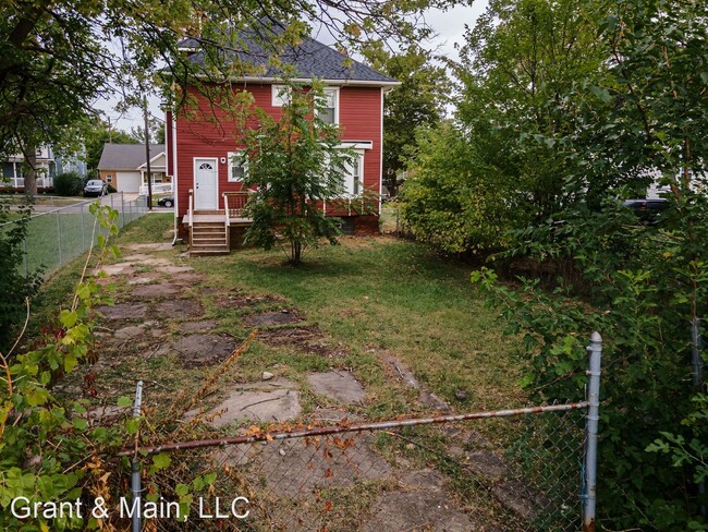 Building Photo - 4 br, 1.5 bath House - 544 E. Philadelphia...