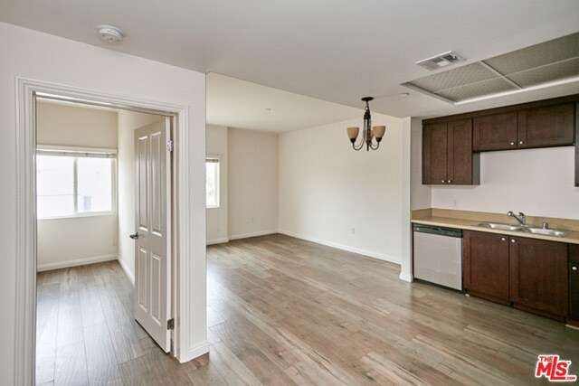 Foto del interior - 1167 S Hoover St