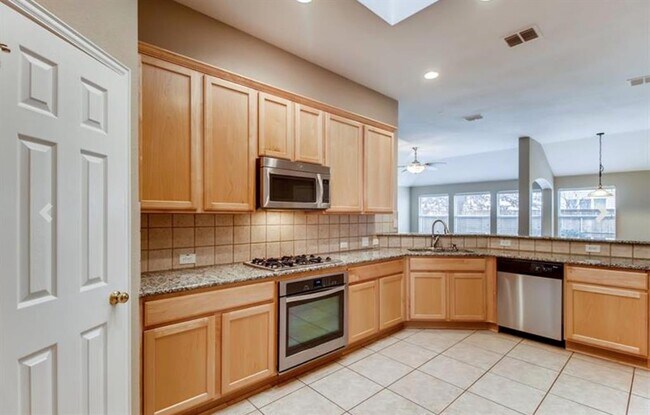 Foto del edificio - 5521 Rockwood Dr