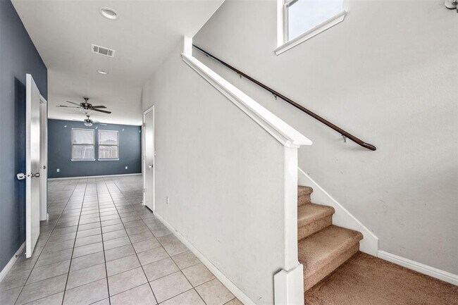 Foto del edificio - 369 Twisted Oaks Ln