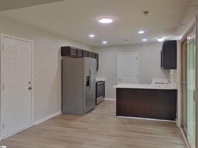 Building Photo - 205 Terilyn Ct