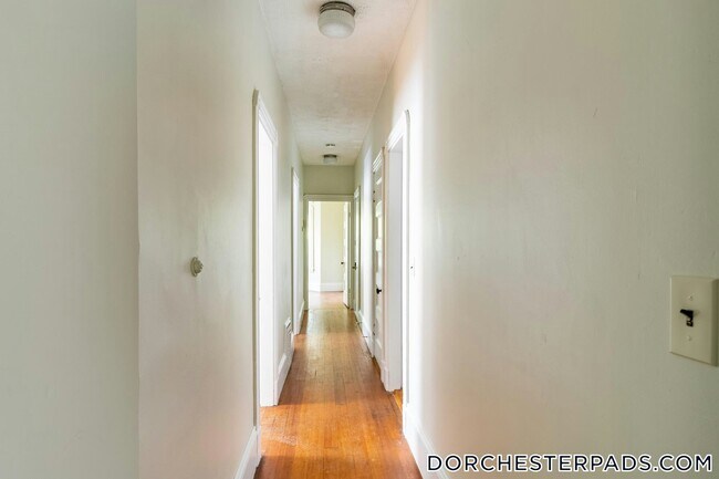 Foto del edificio - 787 Columbia Rd